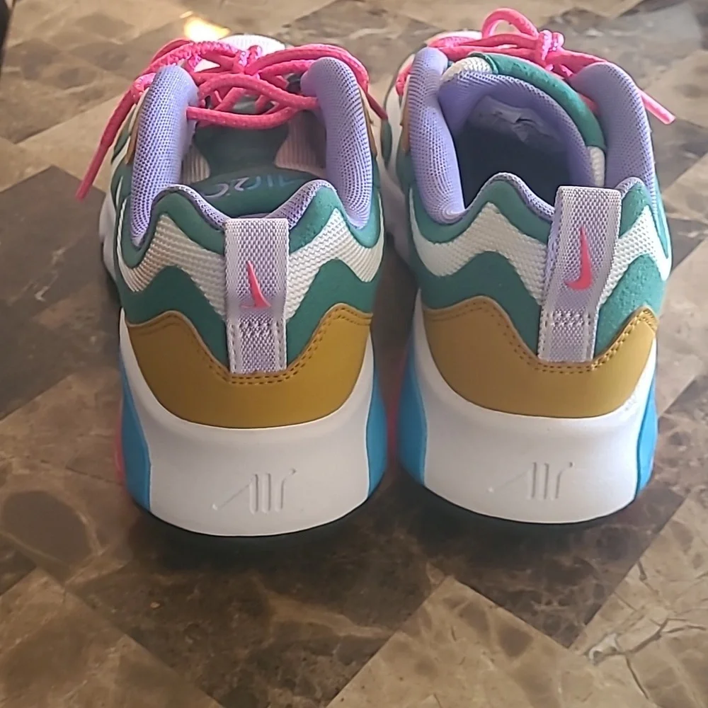 Nike Sneakers - Picture 3 of 4